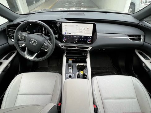 Used 2025 Lexus RX 350h w/ Convenience Package image 2
