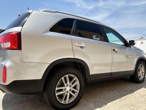 Used 2015 Kia Sorento LX AWD/4WD image 3