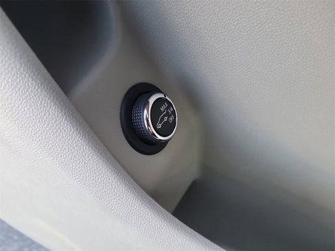 Used 2022 Cadillac XT4 Premium Luxury w/ Safety Alert Package image 16