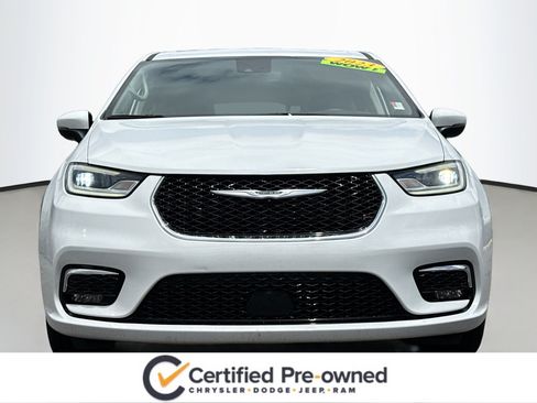 Used 2023 Chrysler Pacifica Touring-L FWD image 18