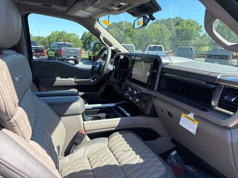 New 2026 Ford F250 Platinum w/ Platinum Plus Package AWD/4WD image 15