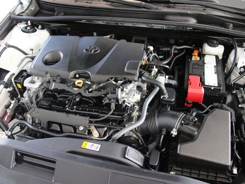 Used 2024 Toyota Camry SE image 31