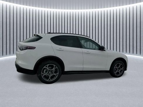 New 2025 Alfa Romeo Stelvio Sprint image 6