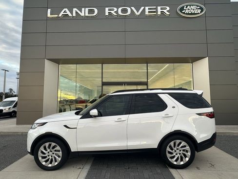 Used 2023 Land Rover Discovery S image 4