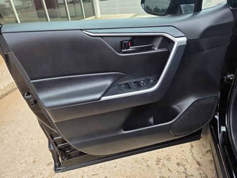 Used 2025 Toyota RAV4 LE AWD/4WD image 11