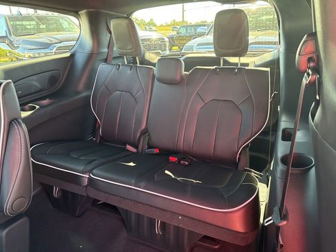 New 2026 Chrysler Pacifica Limited w/ S Appearance Package image 21