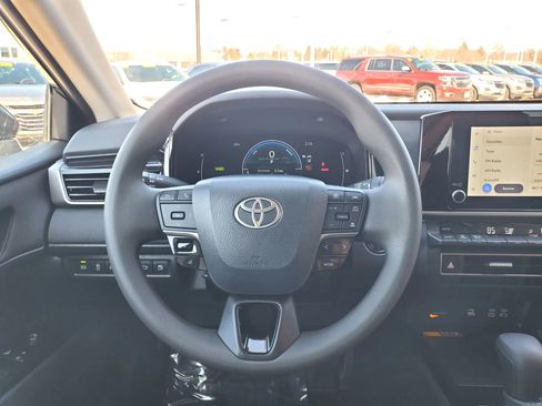 Used 2025 Toyota Camry LE FWD image 9