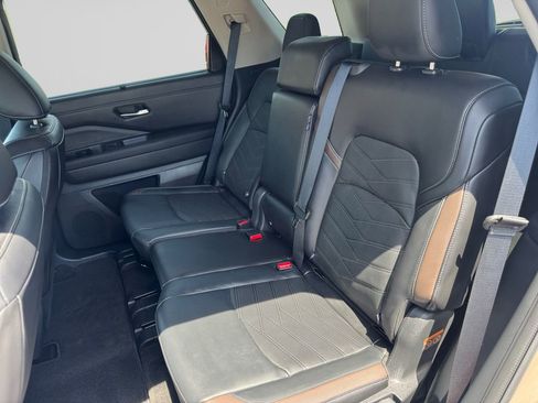 Used 2024 Nissan Pathfinder Platinum w/ Cargo Package AWD/4WD image 13