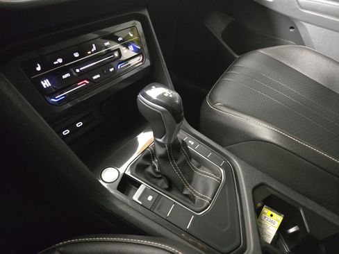 Used 2022 Volkswagen Tiguan SE image 22