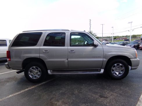 Used 2005 Cadillac Escalade AWD image 4