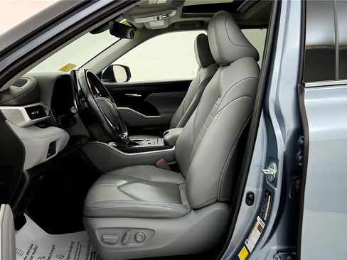 Certified 2021 Toyota Highlander XLE image 38