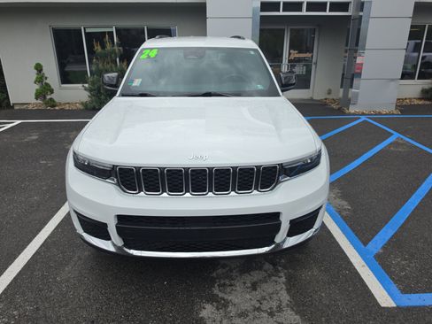 Used 2024 Jeep Grand Cherokee L Laredo w/ Luxury Tech Group I AWD/4WD image 9