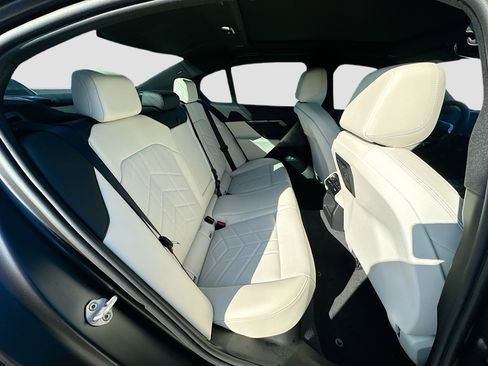 New 2026 BMW i5 eDrive40 image 22