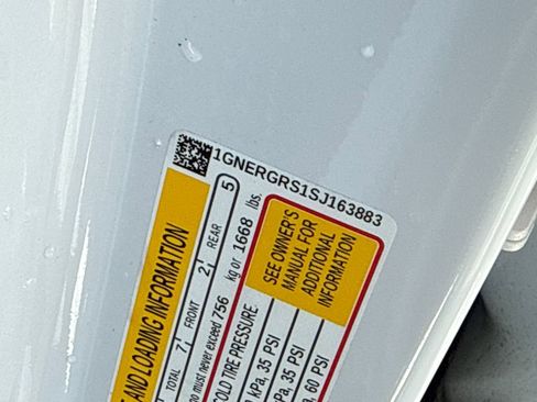 Used 2025 Chevrolet Traverse LT image 36