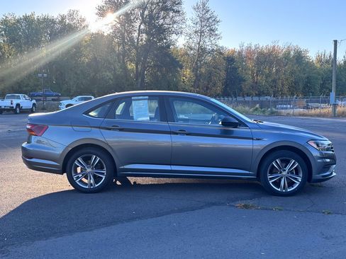 Used 2019 Volkswagen Jetta R-Line image 10