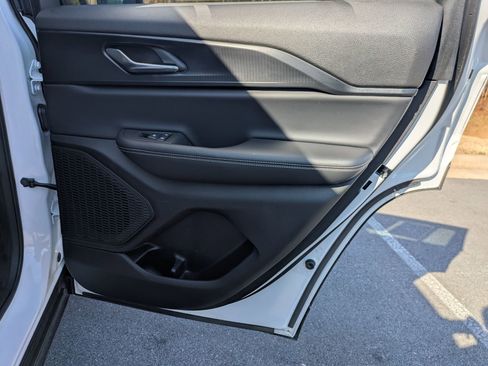 Used 2025 Jeep Grand Cherokee Laredo w/ Luxury Tech Group I image 31