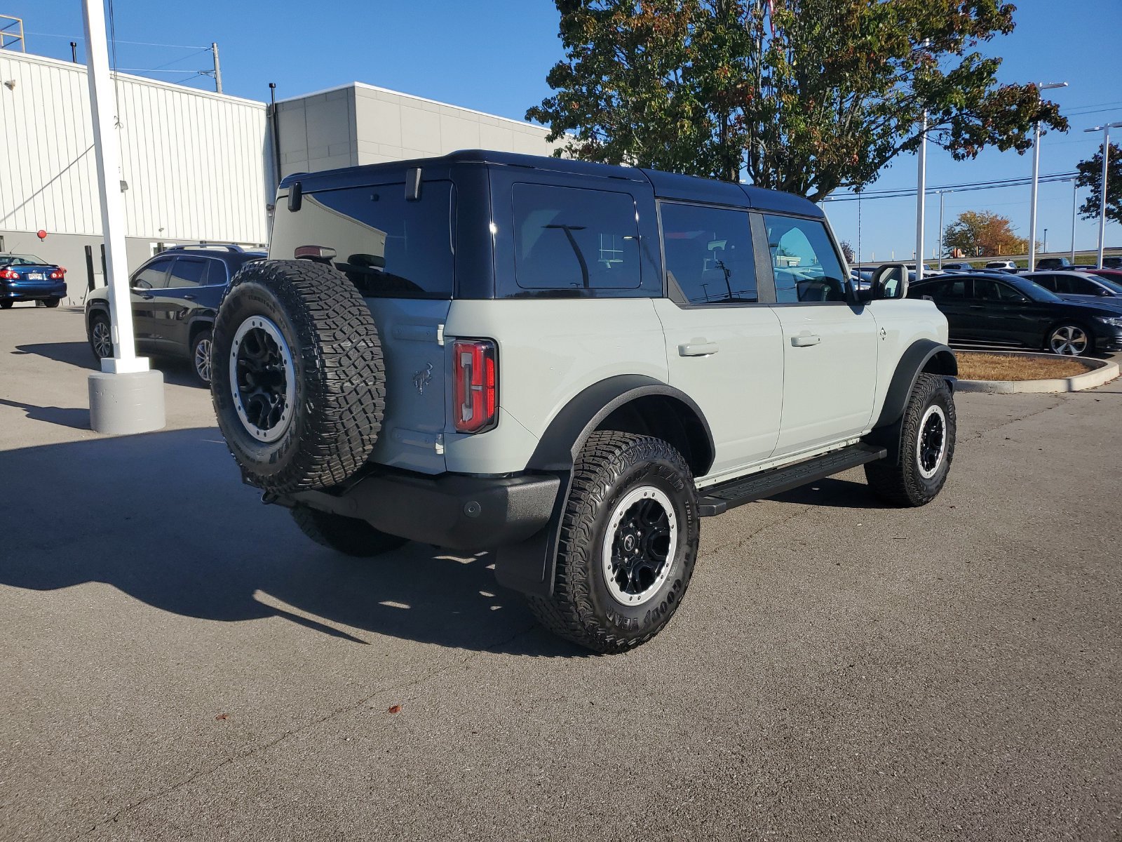 Used 2024 Ford Bronco Outer Banks w/ Sasquatch Package AWD/4WD image 4