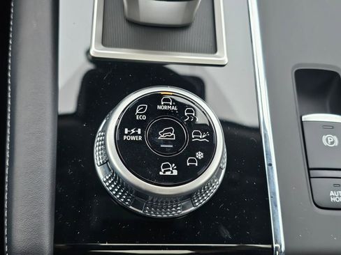 New 2025 Mitsubishi Outlander SE image 23