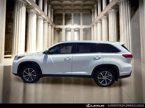 Used 2019 Toyota Highlander XLE AWD/4WD image 7