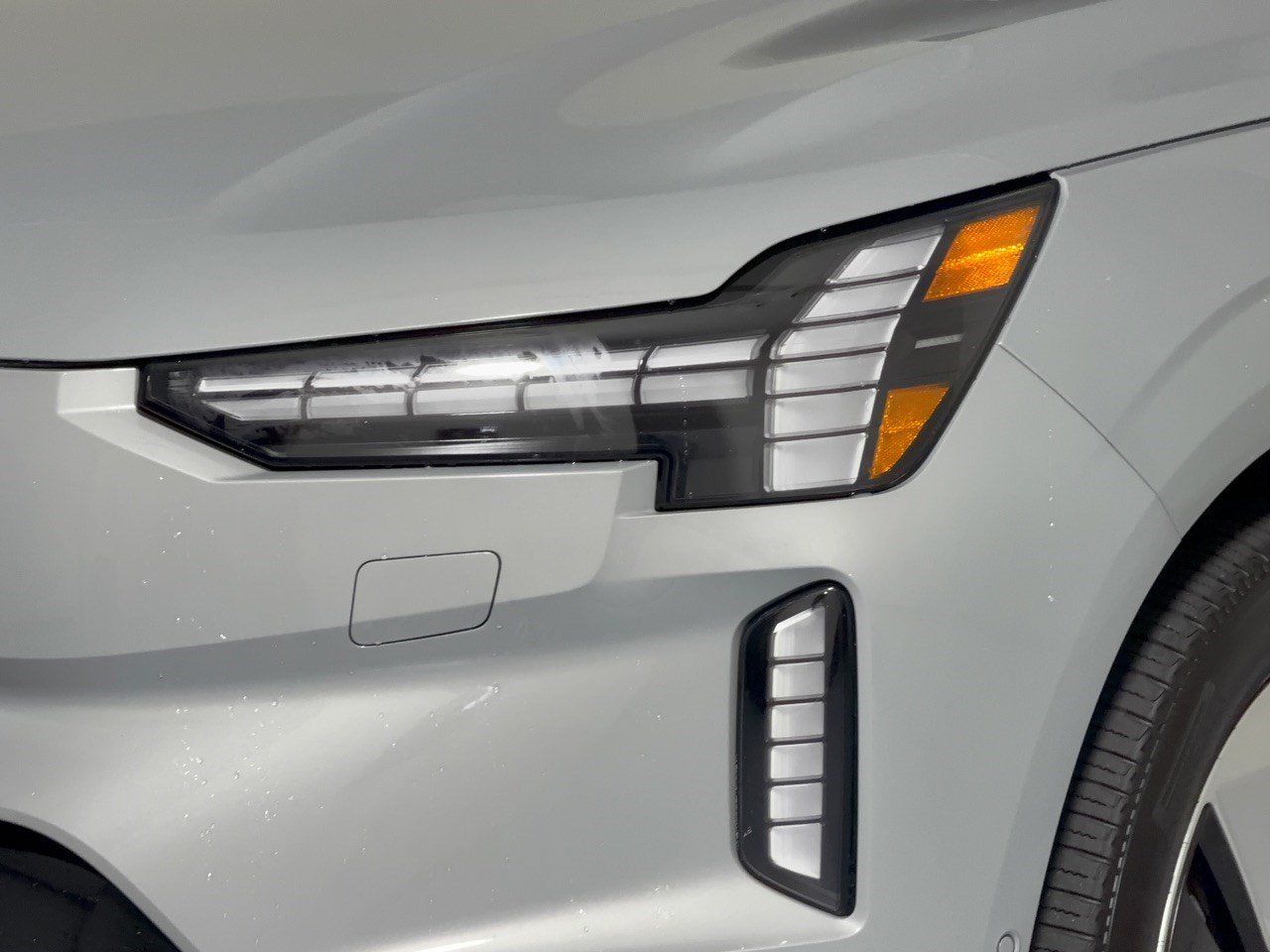 Used 2025 Volvo EX90 Ultra AWD/4WD image 12
