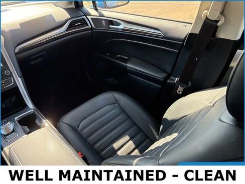 Used 2017 Ford Fusion SE w/ Fusion SE Technology Package image 17
