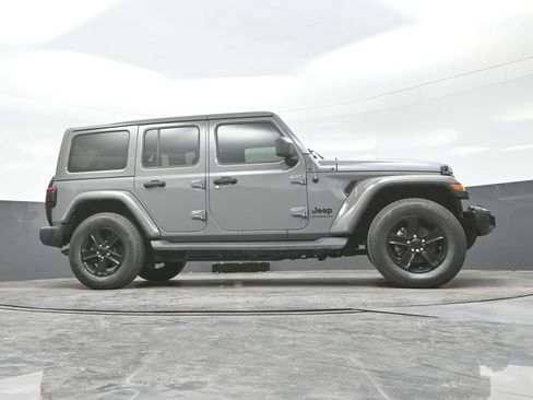 Used 2023 Jeep Wrangler Unlimited Sahara AWD/4WD image 32