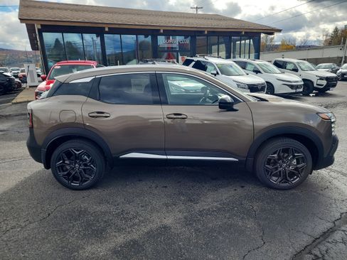 New 2026 Nissan Kicks SR w/ SR Premium Package image 9