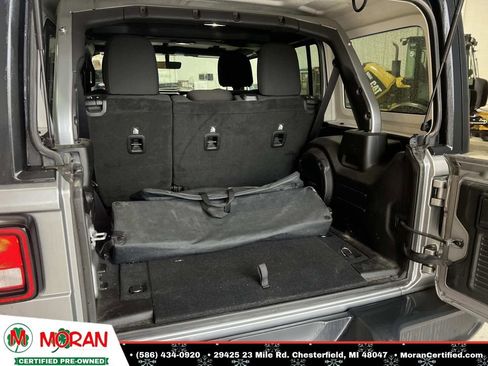 Used 2018 Jeep Wrangler Unlimited Sahara image 12