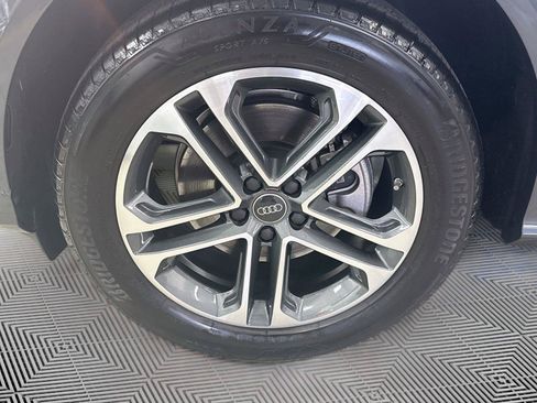 Used 2025 Audi Q5 Premium AWD/4WD image 32