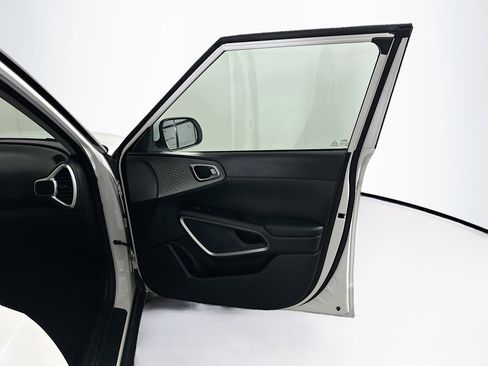 Used 2025 Kia Soul LX w/ LX Technology Package image 30