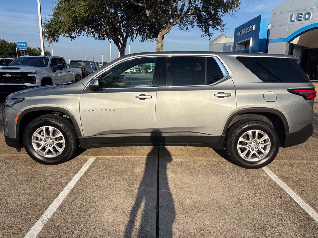 Used 2023 Chevrolet Traverse LS w/ Safety Package FWD image 8