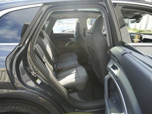 Used 2025 Audi Q5 Premium Plus w/ Premium Plus AWD/4WD image 41