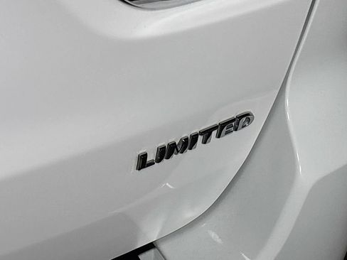 Used 2019 Jeep Grand Cherokee Limited AWD/4WD image 24