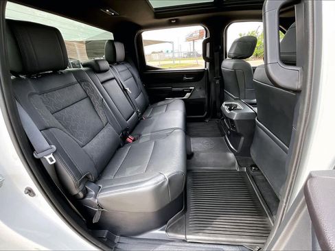 Used 2025 Toyota Tundra Limited AWD/4WD image 19