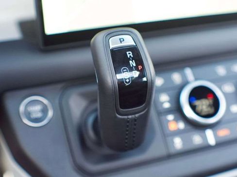 Used 2024 Land Rover Defender 130 X-Dynamic SE image 33