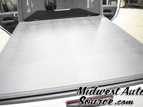 Used 2020 Jeep Gladiator Overland image 26