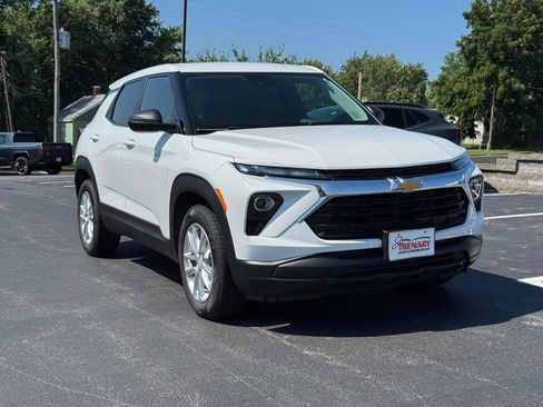 Used 2025 Chevrolet TrailBlazer LS w/ LS Convenience Package FWD image 2