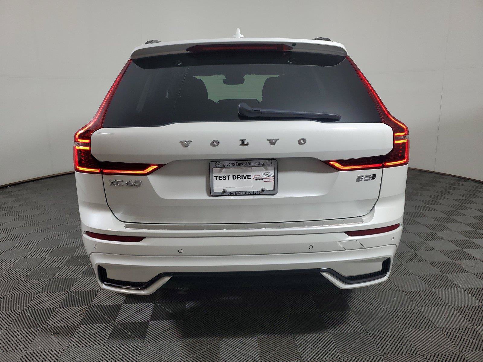 New 2027 Volvo XC60 B5 Core AWD/4WD image 5