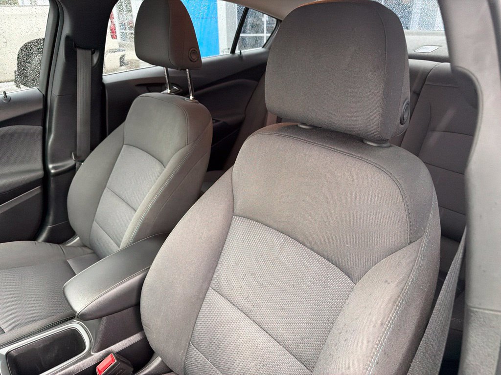Used 2018 Chevrolet Cruze LT w/ Convenience Package FWD image 20