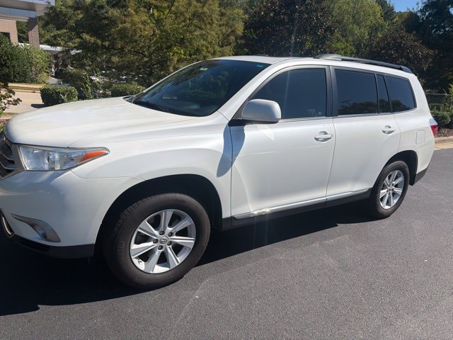 Used 2013 Toyota Highlander SE FWD image 2