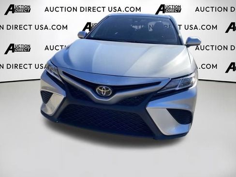 Used 2020 Toyota Camry SE image 10