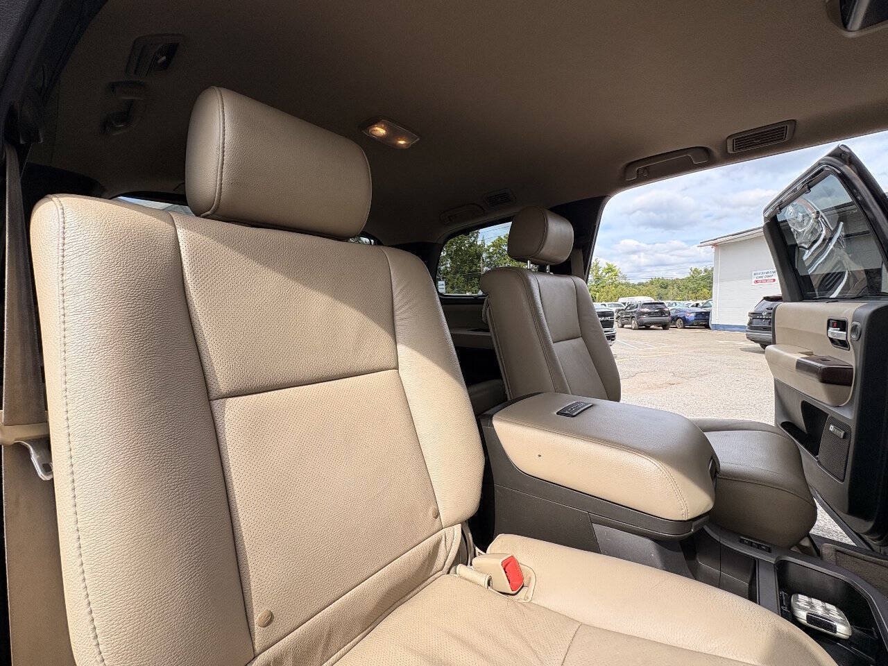 Used 2011 Toyota Sequoia Platinum AWD/4WD image 20