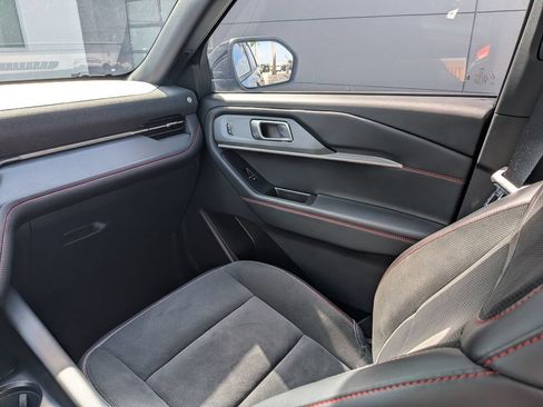 Used 2025 Ford Explorer ST RWD image 19