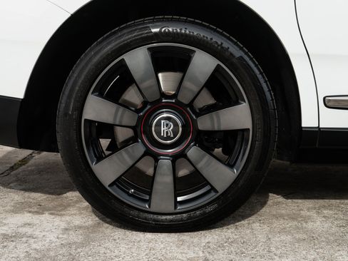Used 2022 Rolls-Royce Cullinan AWD/4WD image 37