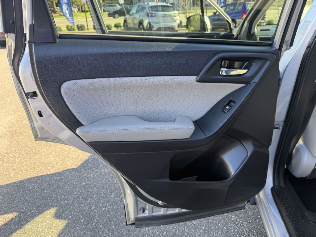 Used 2014 Subaru Forester 2.5i Limited AWD/4WD image 21