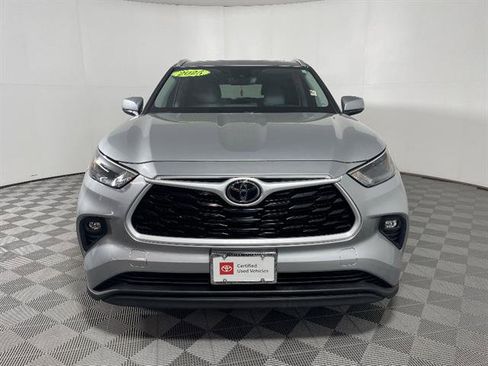 Certified 2025 Toyota Highlander XLE AWD/4WD image 2