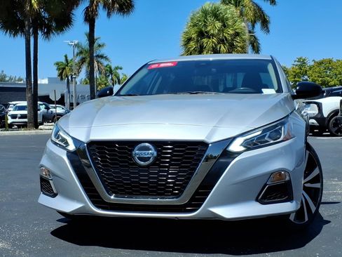 Certified 2021 Nissan Altima 2.5 SR image 2