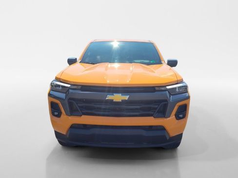 Used 2025 Chevrolet Colorado LT w/ LT Convenience Package image 8