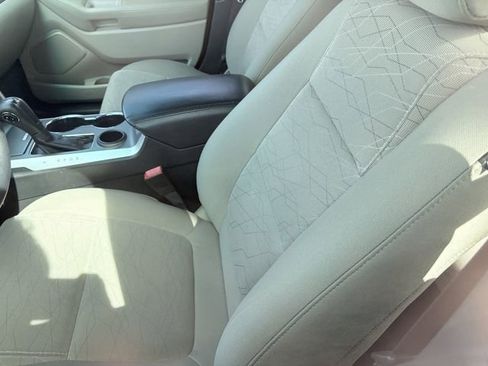 Used 2015 Ford Explorer FWD image 9