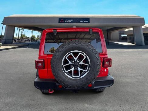 Used 2025 Jeep Wrangler Unlimited Rubicon AWD/4WD image 7